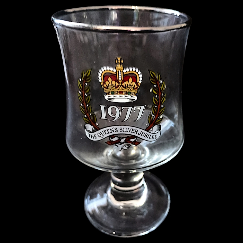 2 Queen Elizabeth II Silver Jubilee Coupe Glasses Wine‎ Cordial Souvenir Goblet - Picture 10 of 16